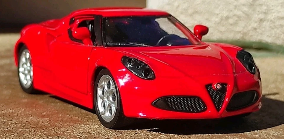 1/34 ALFA ROMEO 4C 4 C Voiture Miniature collection jouet Neuve italienne  - Photo 3/4