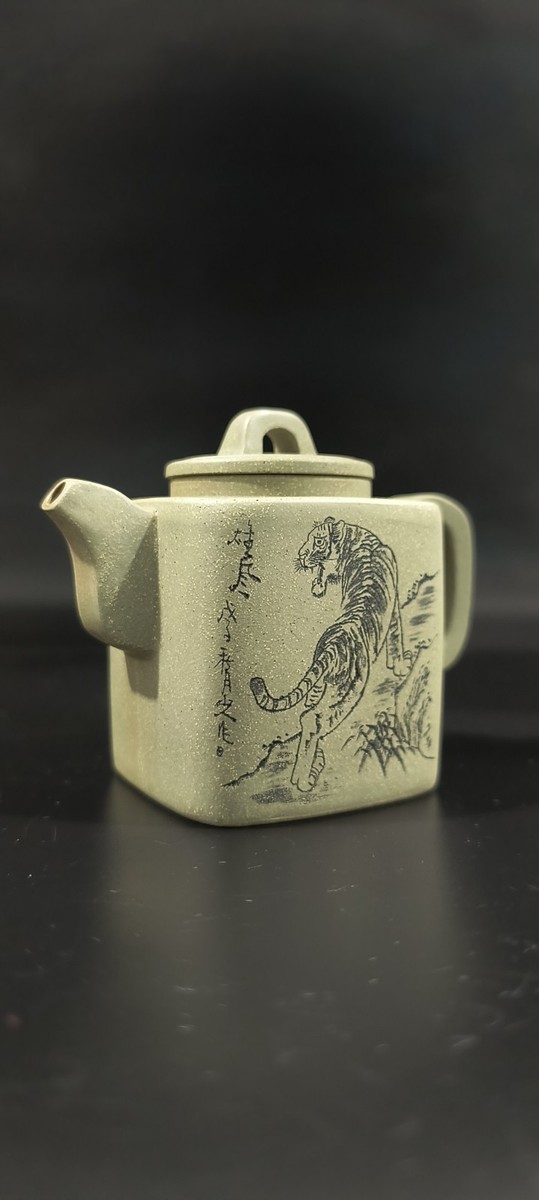 韩培东紫砂清水塅泥上山虎诗词方壶红木座China Yixing Zisha Clay