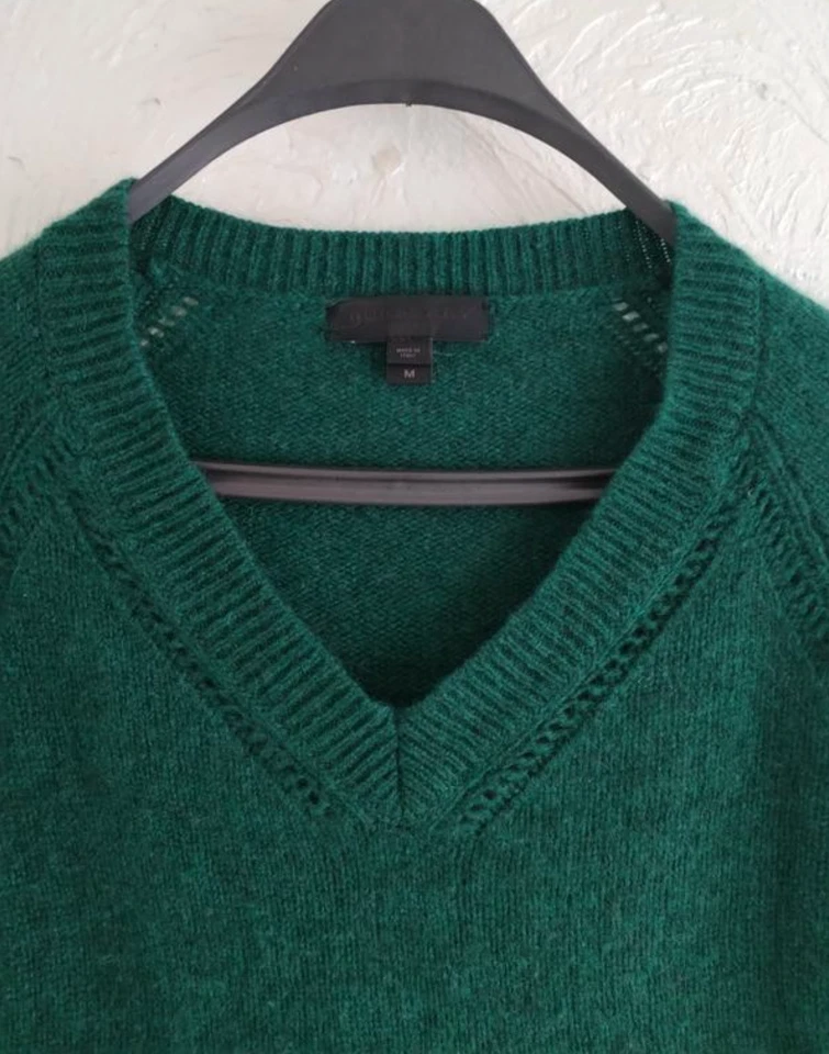 BURBERRY 100% Cashmere Sweater V-Neck Womens Pullover Italy Green Size M Medium - Image 3 of 4