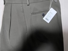 AURALEE Men  s Light Wool Max Gabardine 2-Tuck Slack Dark Olive Brown Size 4