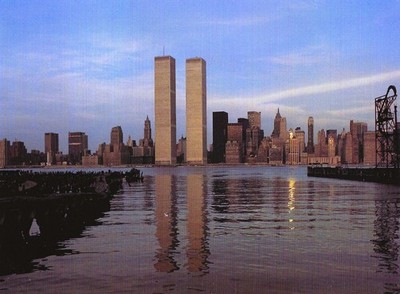 POSTCARD ''Pre-9/11 NYC, View to East, World Trade Cntr'' S. Bullaty/A. Lomeo MINT