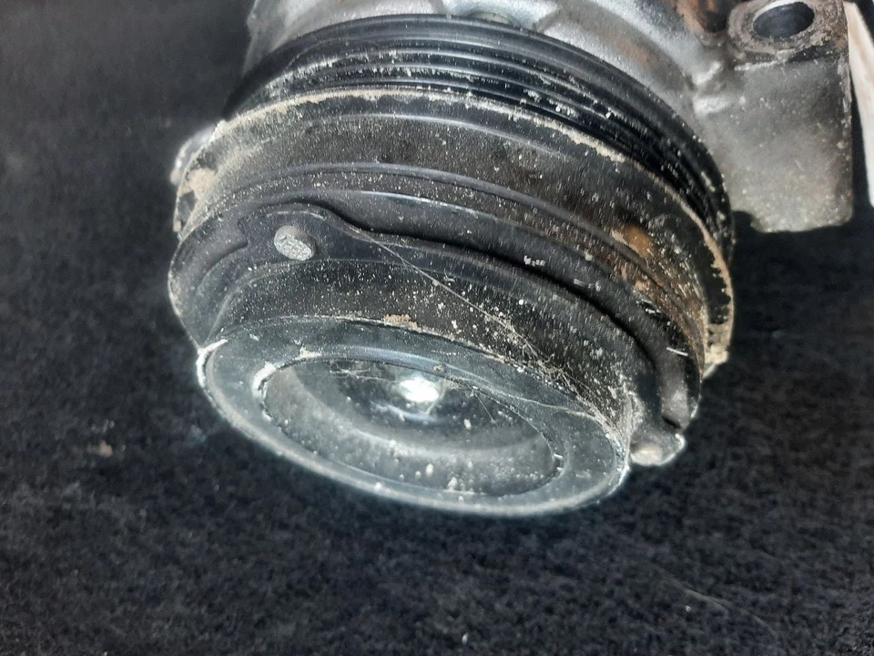 2000 01 2002 CHEVROLET SUBURBAN 1500 AC Compressor 6.0L With Rear AC 19130450 - Image 2 of 4