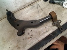 Triangle de suspension Nissan ALMERA