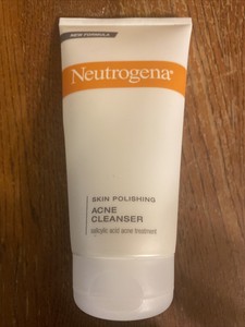 neutrogena skin polishing acne cleanser