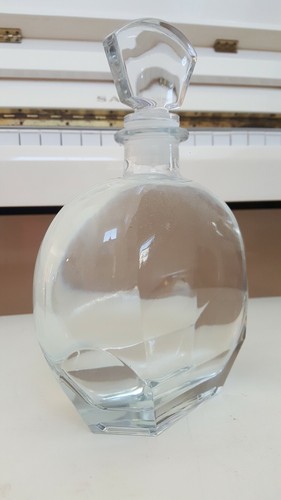 9 INCH DRAMBUIE CRYSTAL DECANTER MADE IN ITALY HOLDS 26 OZS - Picture 2 of 6
