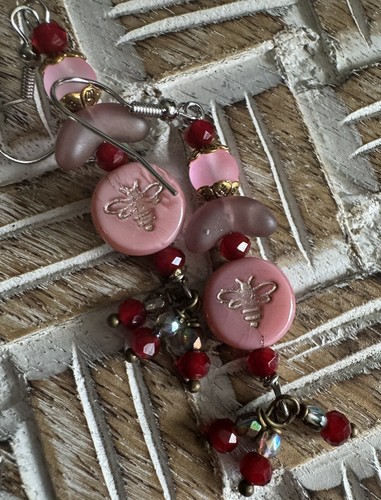 Orecchini ape in vetro rosa ceco - Foto 4 di 8