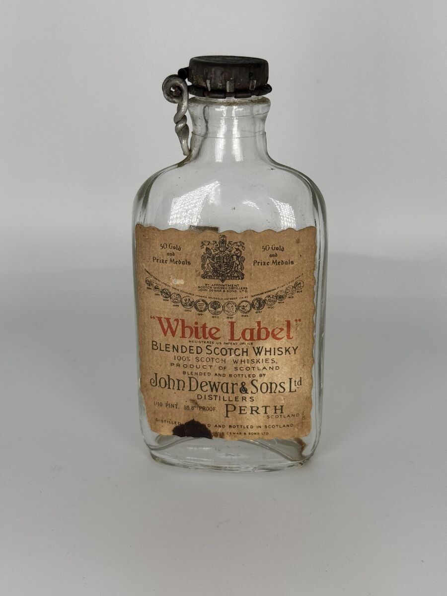 Vintage Dewar & Sons White Label Blended Whisky Bottle - 4 1 Vintage Dewar & Sons White Label Blended Whisky Bottle - 4 1