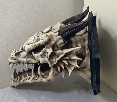 Design Toscano Horned Dragon Skull Wandtrophäe