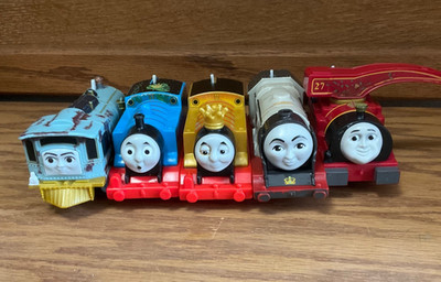 OLDER THOMAS THE TANK TRACKMASTER X 5 UNTESTED