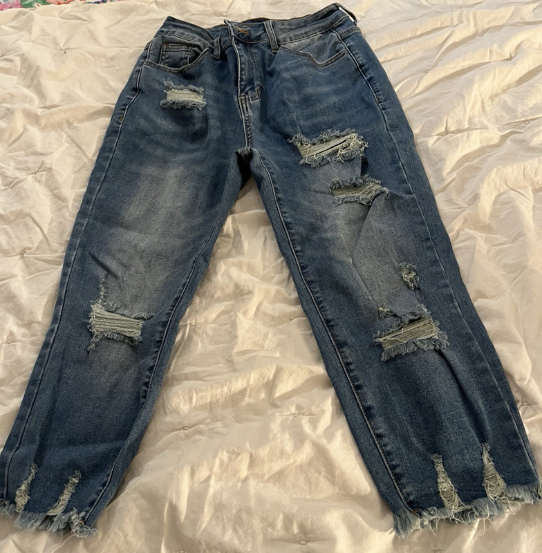 Skinny Ankle Jeans Womens Size 4~Distressed style with frayed hemline