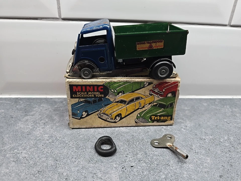 Vintage TRIANG Minic 86M Tin Plate Forward Control Tipper Truck. Boxed.  - Image 2 of 4