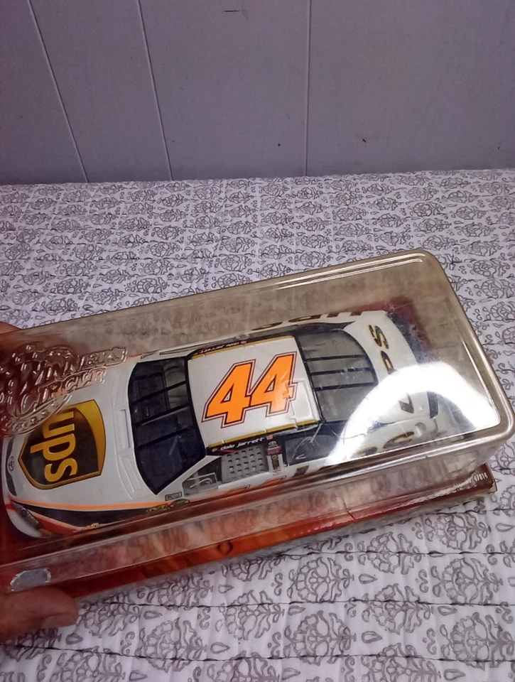 2007 Winner's Circle NASCAR #44 Dale Jarrett UPS Toyota Camry White Scale 1:24 - Image 4 of 4