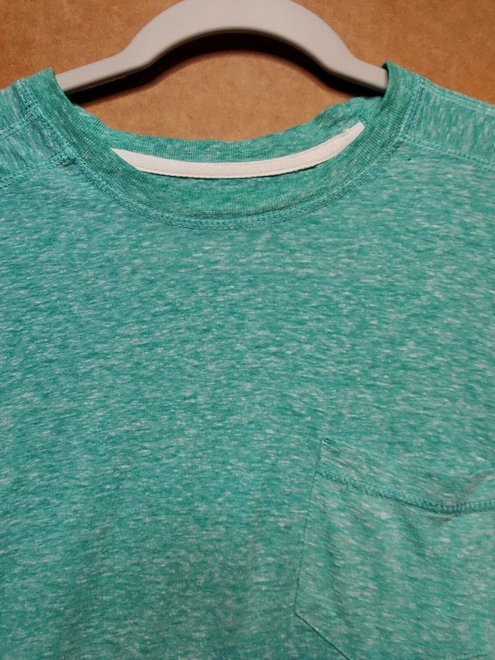 Camiseta de bolsillo Hudson Barrow para hombre verde mediana manga corta mezcla de algodón Foto 2 de 4