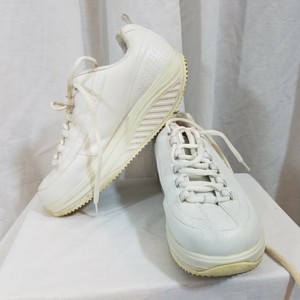 skechers non slip white shoes