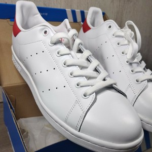 lace up stan smiths
