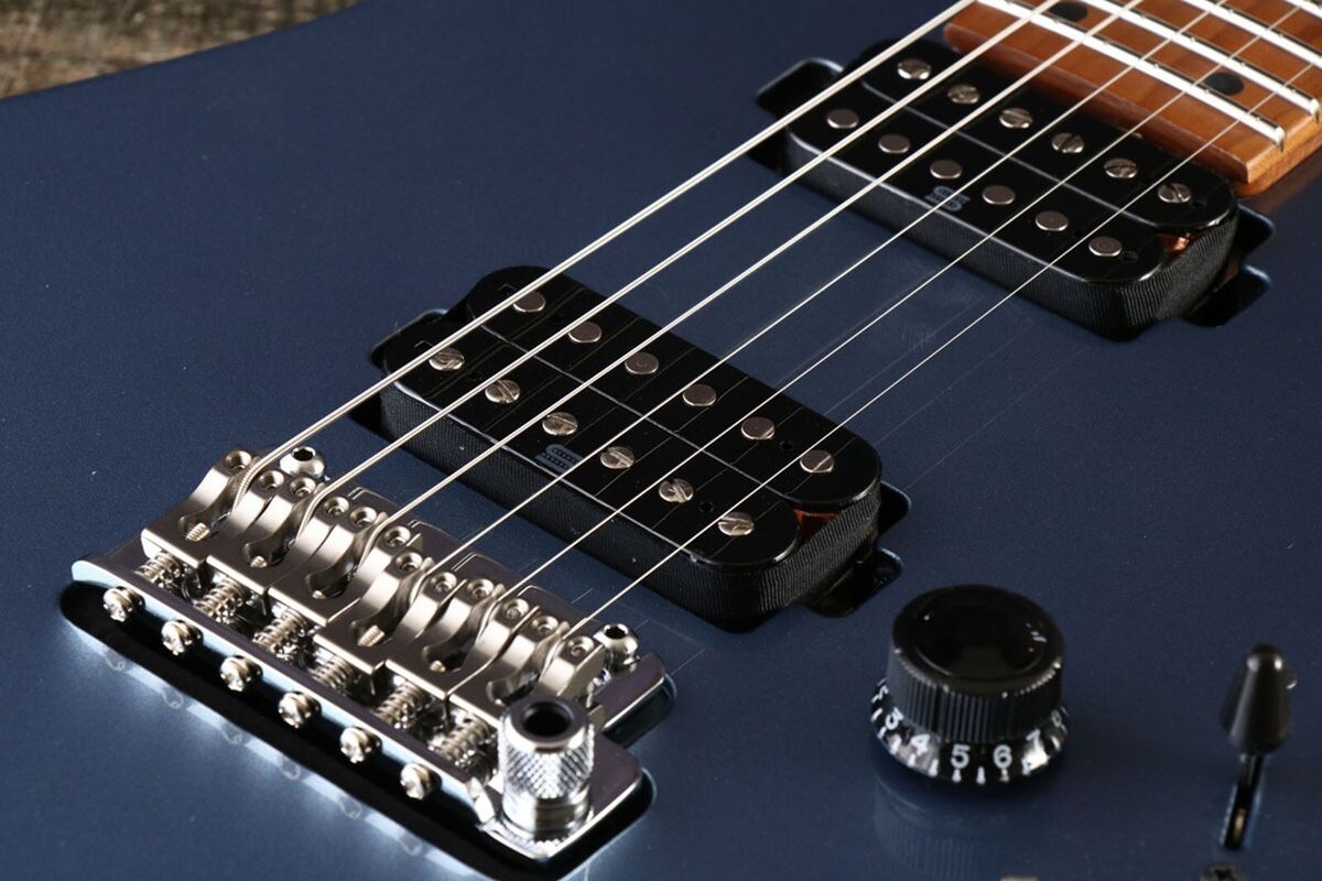 【美品】Ibanez AZ2402 Ice Blue llic＋α Tim Henson's Ibanez AZ2402 Prestige (Ice Blue Metallic