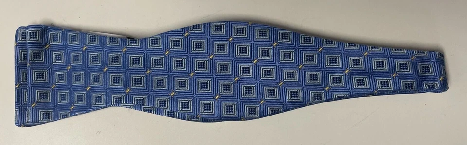 Pajarita Hombre Seda Azul Plata Geométrica AUTOCORBATA Pajarita Foto 2 de 4