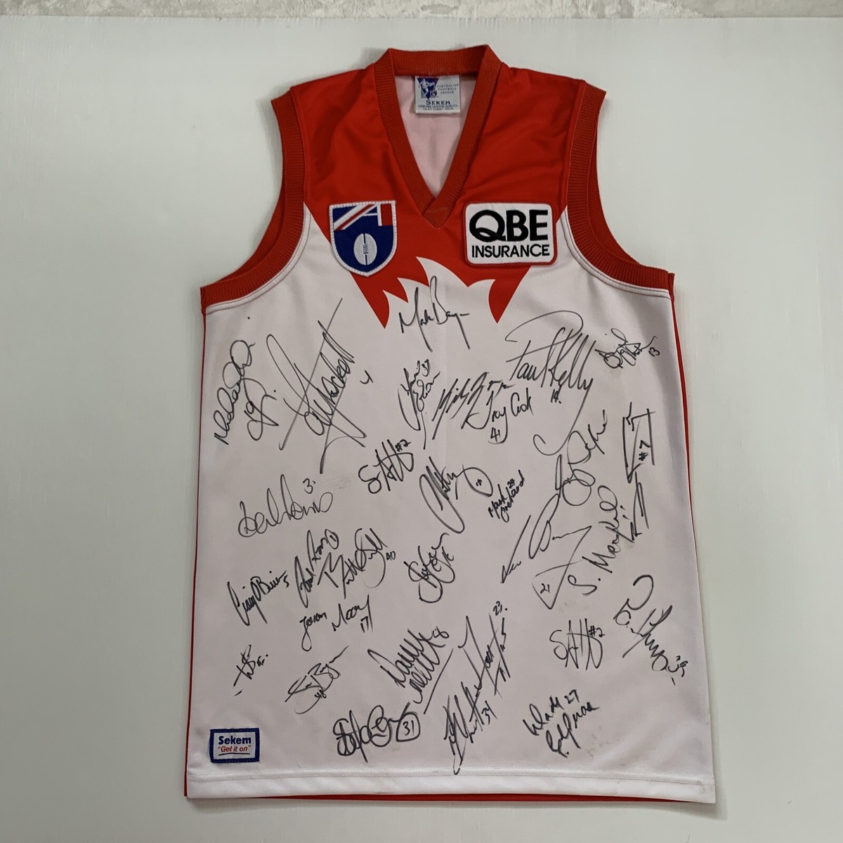 Vintage Sydney Swans Team Players Signed Jersey Tony Lockett ,Paul