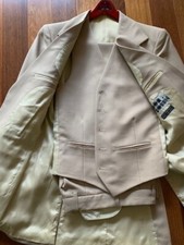 Men's vintage suit size 36 circa 1976 with vest, read description, time capsule