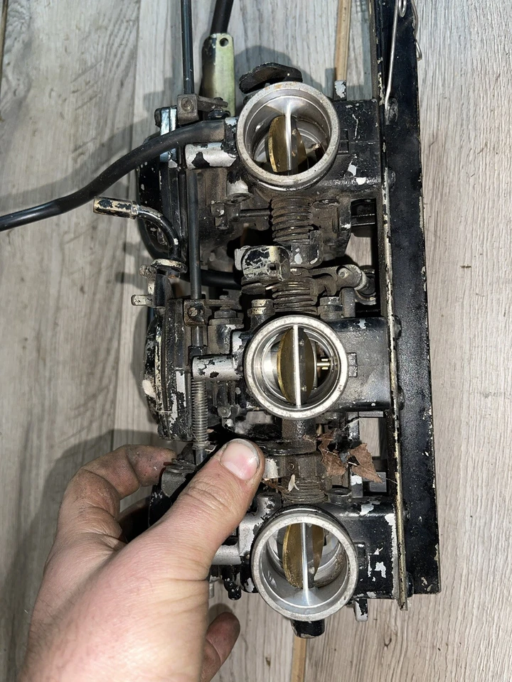 Carburador 80-83 Suzuki GS1100 GS1100E Foto 3 de 4