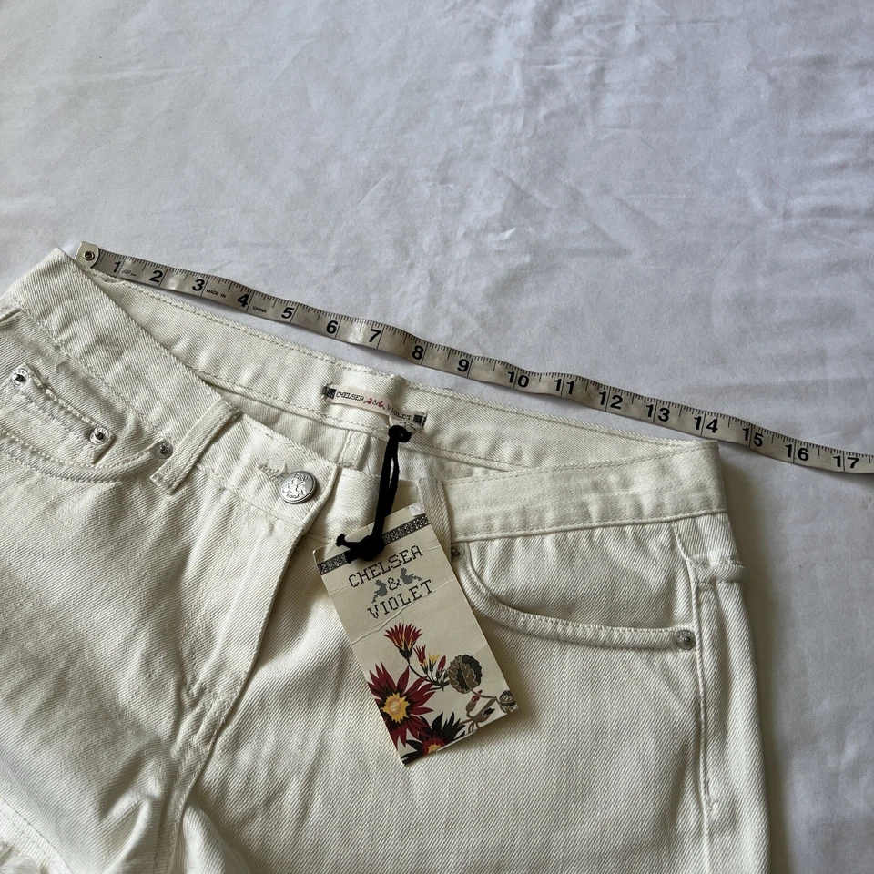 ¡NUEVO CON ETIQUETAS! Pantalones cortos Chelsea & Violet para mujer talla 27 denim blanco roto Foto 3 de 4