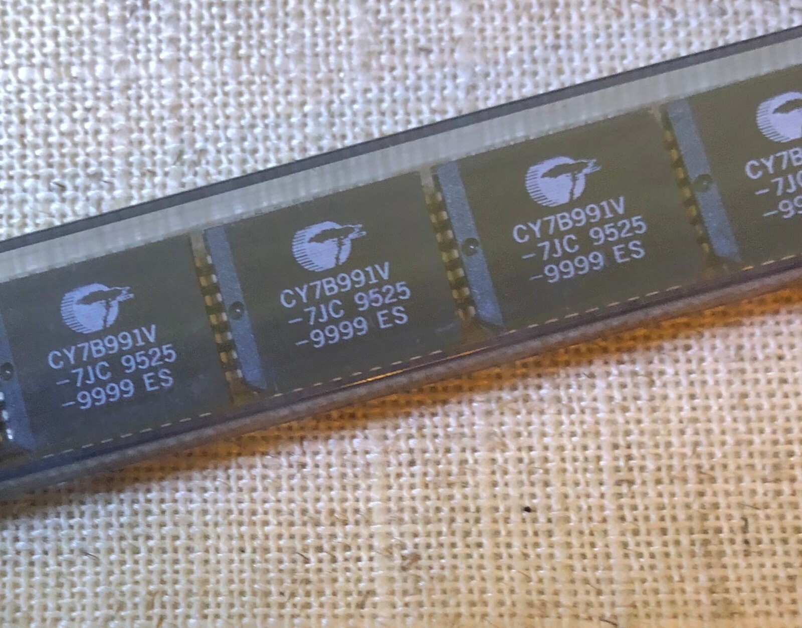 CYPRESS CY7B991V-7JC 3.3V 80MHz 8 TTL Outputs Programmable Skew **NEW** 