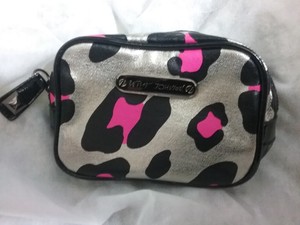 Betsey-Johnson-Zip-Top-Wallet-Change-Purse-Black-Silver-Animal-Print-Pink