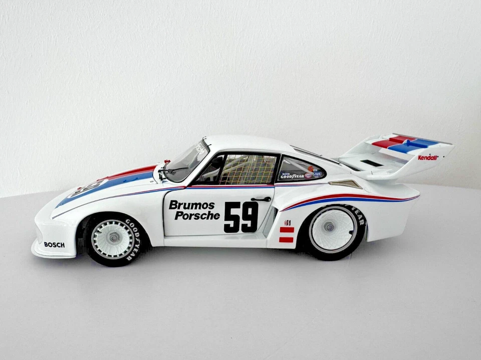 Porsche 935 Brumos Racing #59 Peter Gregg 1979 IMSA GT Champion Carousel1 1:18 - Bild 3 von 4