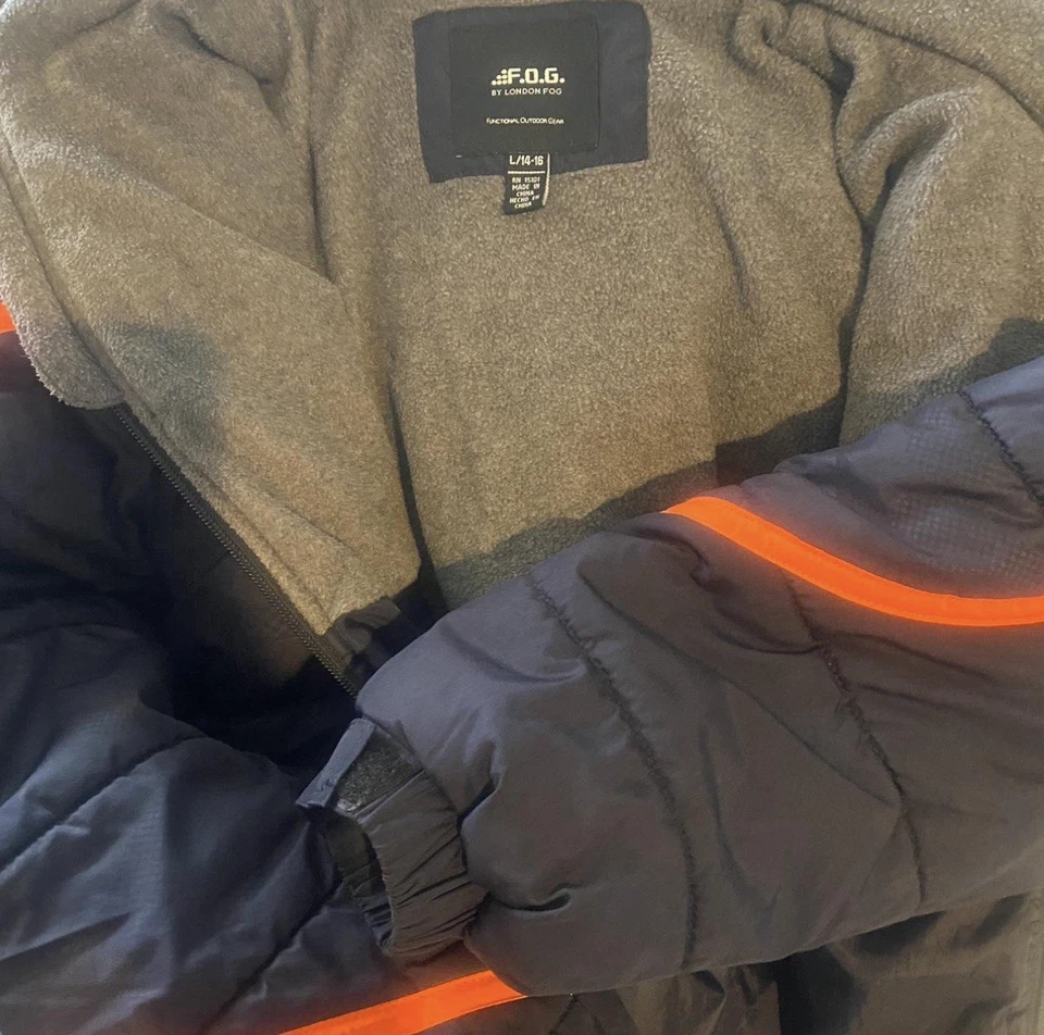 男孩 F.O.G By London Fog 功能性户外装备海军蓝和橙色内衬 Puffer YL — 第 2/4 张图片