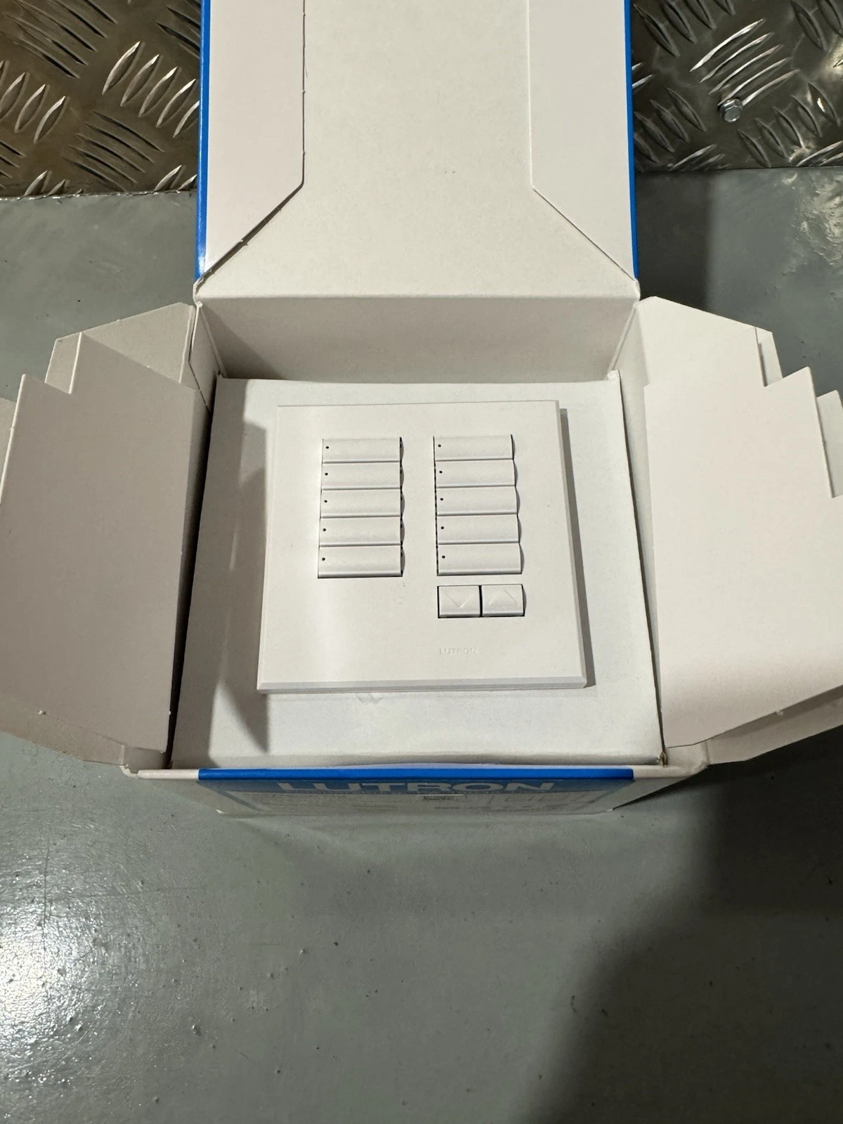 Lutron SeeTouch QS QSWE-10BRLN-AW Wired Keypad 24-36V Brand New Open Box 3