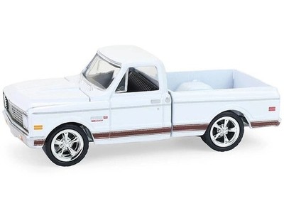 GREENLIGHT 1:64 1972 CHEVROLET CHEYENNE C10 SHORT BED WHITE w/BRN PANEL GL-30566