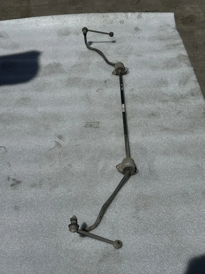 BMW 328i E90 2011 sedán estabilizador trasero barra estabilizadora tracción trasera 6964425 Foto 2 de 4