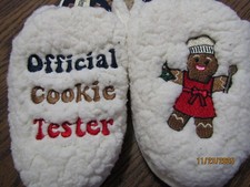 NEW DEARFOAM BRAND WOMEN'S "OFFICIAL COOKIE TESTER" COZY COMFORT SLIPPERS SIZE S