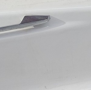 White Rectangular Porcelain Enamel Steel Bathtub & Grab Handles