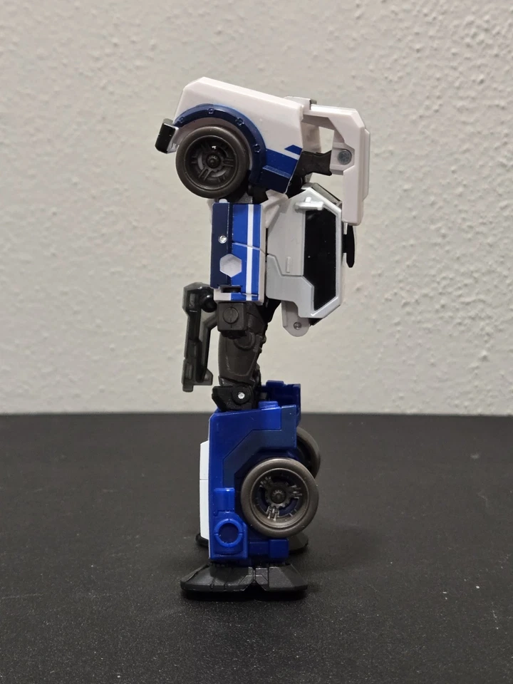 Transformers Legacy Evolution Deluxe Class Strongarm - Image 3 of 4