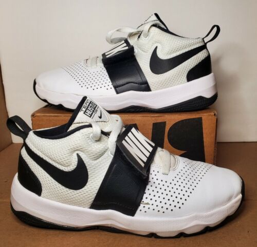 Juniors Nike Team Hustle D8 basketball shoe's Youth Size 6.5Y 881941-100  White/B