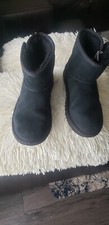 Ugg Classic Short II Suede Boots Black Shearling Lining Kids Size 4.