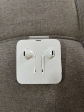 Genuine Apple Wired EarPods with Lightning Connector, White A9