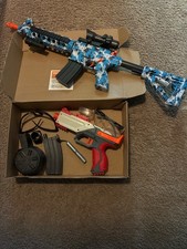 2 Gel blaster guns 1 auto electric 1 manual great condition