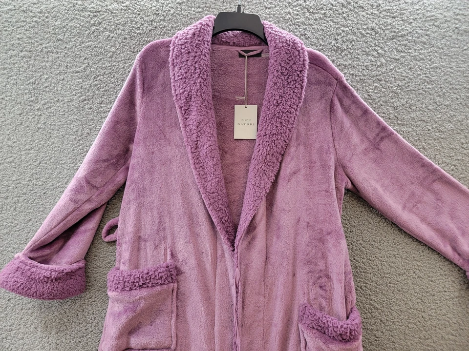 Bata Sherpa de Peluche NATORI Para Mujer Pequeña Lila Cinturón Cierre de Corbata Mangas Largas Foto 3 de 4