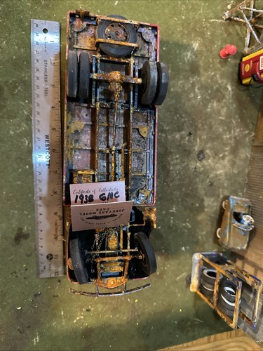 1938 GMC Budweiser Stright Truck - Barn Find Cars- 1:24 DIECAST - Danbury Mint - Picture 10 of 10