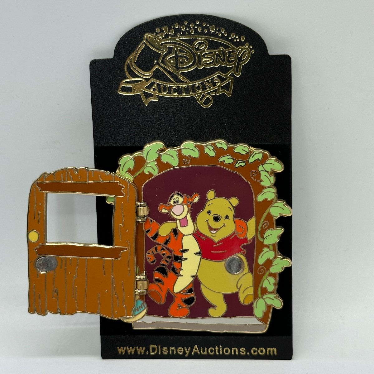 V RARE! Disney World Pin LE 100 Disney Auctions Pooh