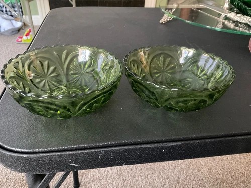 Anchor Hocking Green Glass Star & Cameo Medallion Pattern Bowl Scalloped 4.5" X2