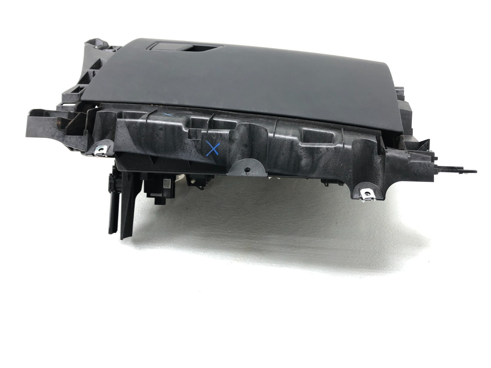2017-2020 MASERATI LEVANTE RIGHT PASSENGER FRONT GLOVE BOX OEM.