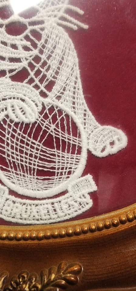 FRAMED CAT DOILIE ARTS AND CRAFT WHITE OVAL PLASTIC FRAME STITCHING THREAD USED - Image 3 of 4