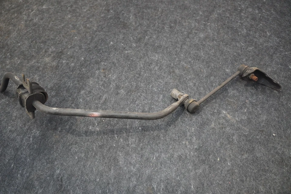 Barra estabilizadora antivuelco de suspensión trasera 56230JF20A OEM Nissan GT-R 2009-16 Foto 2 de 3