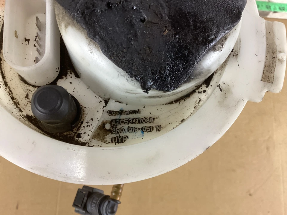 2011 Audi Q5 Fuel Tank Pump Sending Unit Assembly 8R0919051N OEM - Image 3 of 4