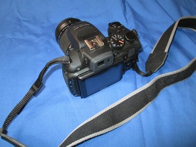 FUJIFILM FINEPIX HS 25 EXR W 4.2-126MM F/2.8-5.6 30X ZOOM LENS STRAP/CAP