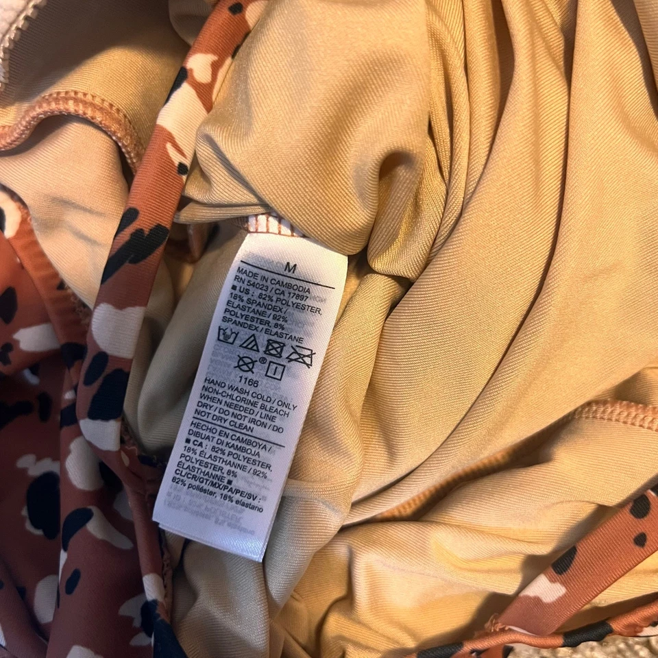 Traje de baño de una pieza para mujer Old Navy mediano marrón negro blanco estampado animal Foto 4 de 4