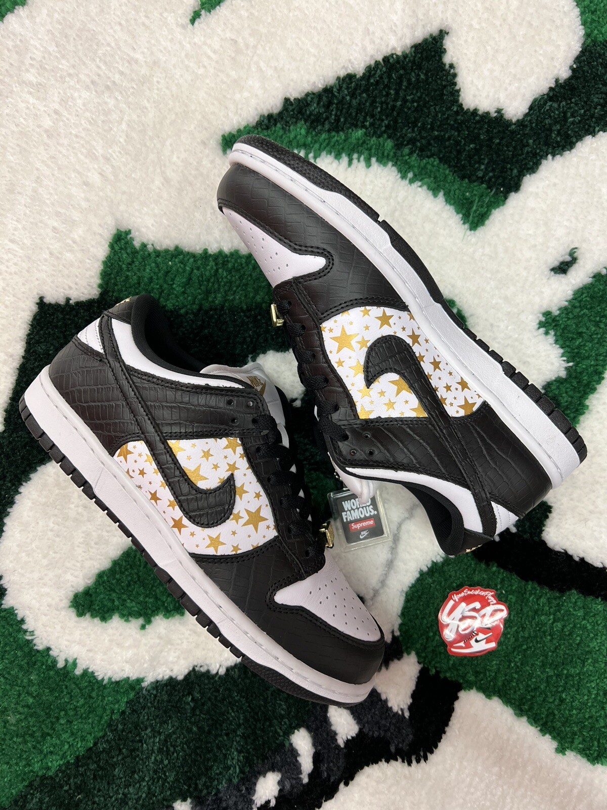 Nike SB Dunk Low OG QS x Supreme Black 